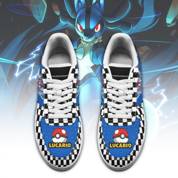 Baskets Air Force 1 Lucario – Pokémon – Motif damier – Image 2