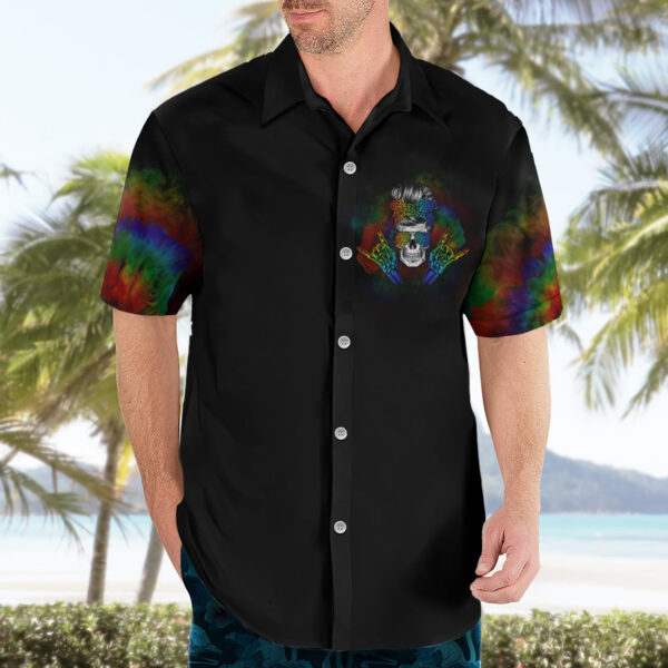Chemise hawaïenne LGBT Rockin' The Rainbow Skull - Maison Otaku – Image 3