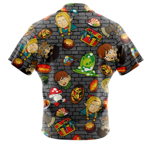 Chemise hawaïenne Motif Meshi Delicious in Dungeon - Maison Otaku – Image 2